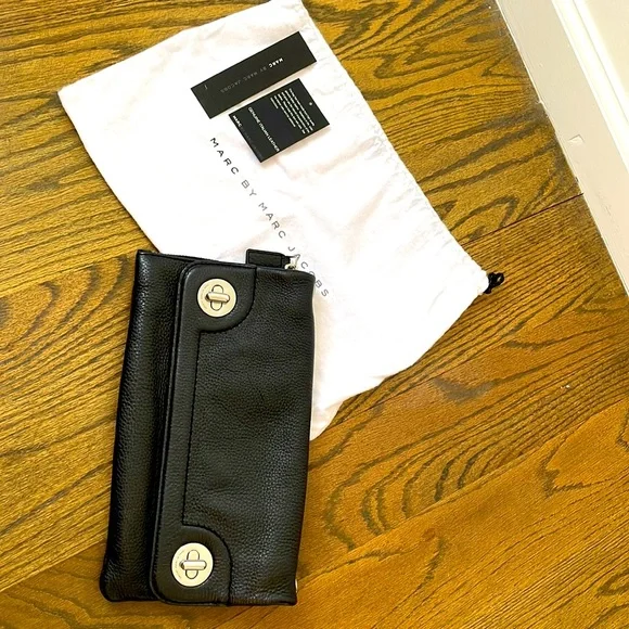 Marc Jacobs Black Leather Convertible Clutch / Crosby- with tags & dust bag - Picture 3 of 14